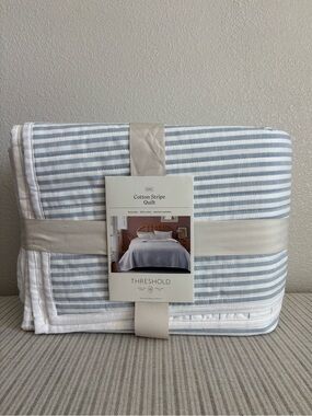 NWT King Reversible Cotton Stripe Quilt Light Blue - Threshold